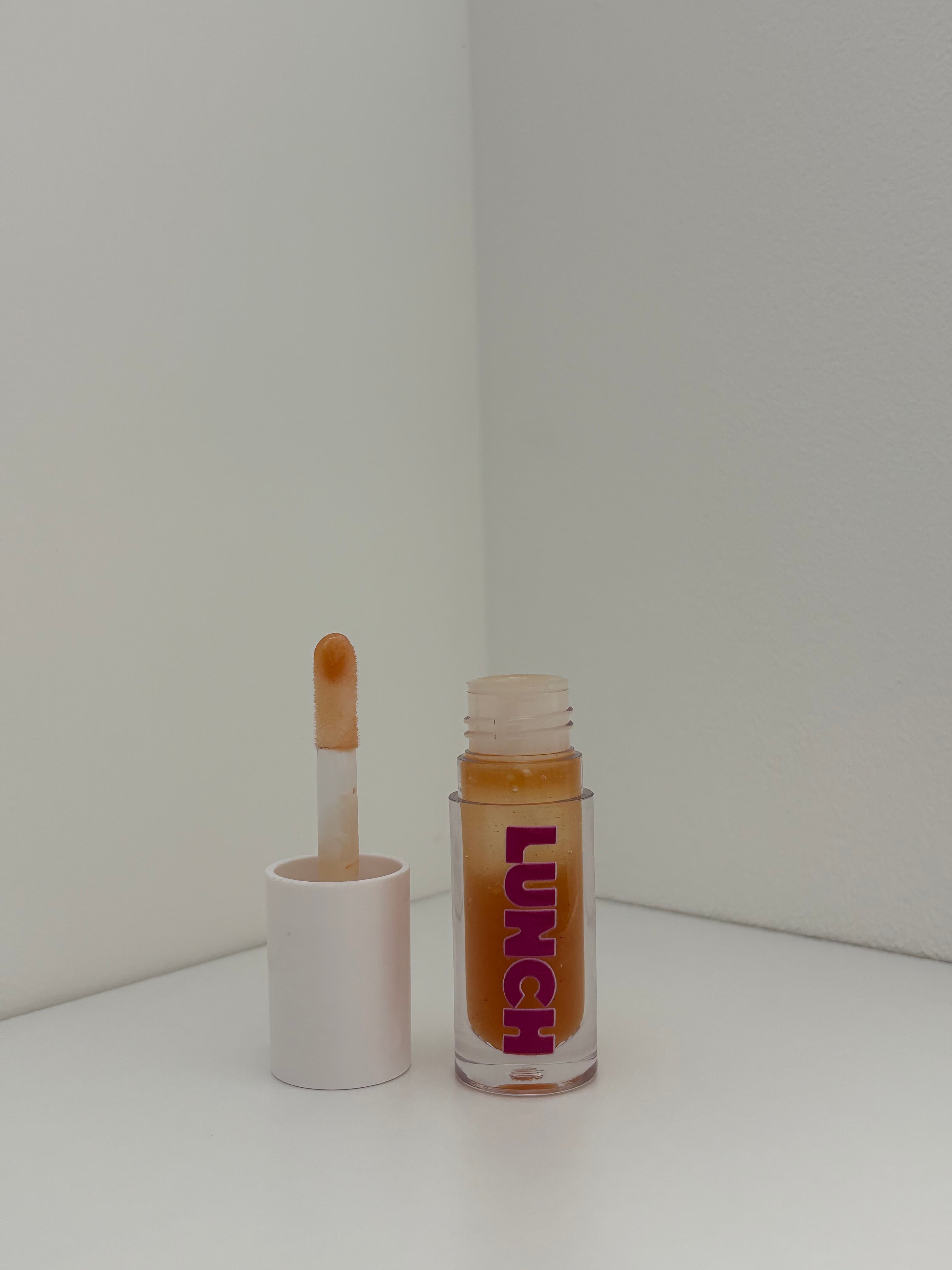 Tinted lip oil